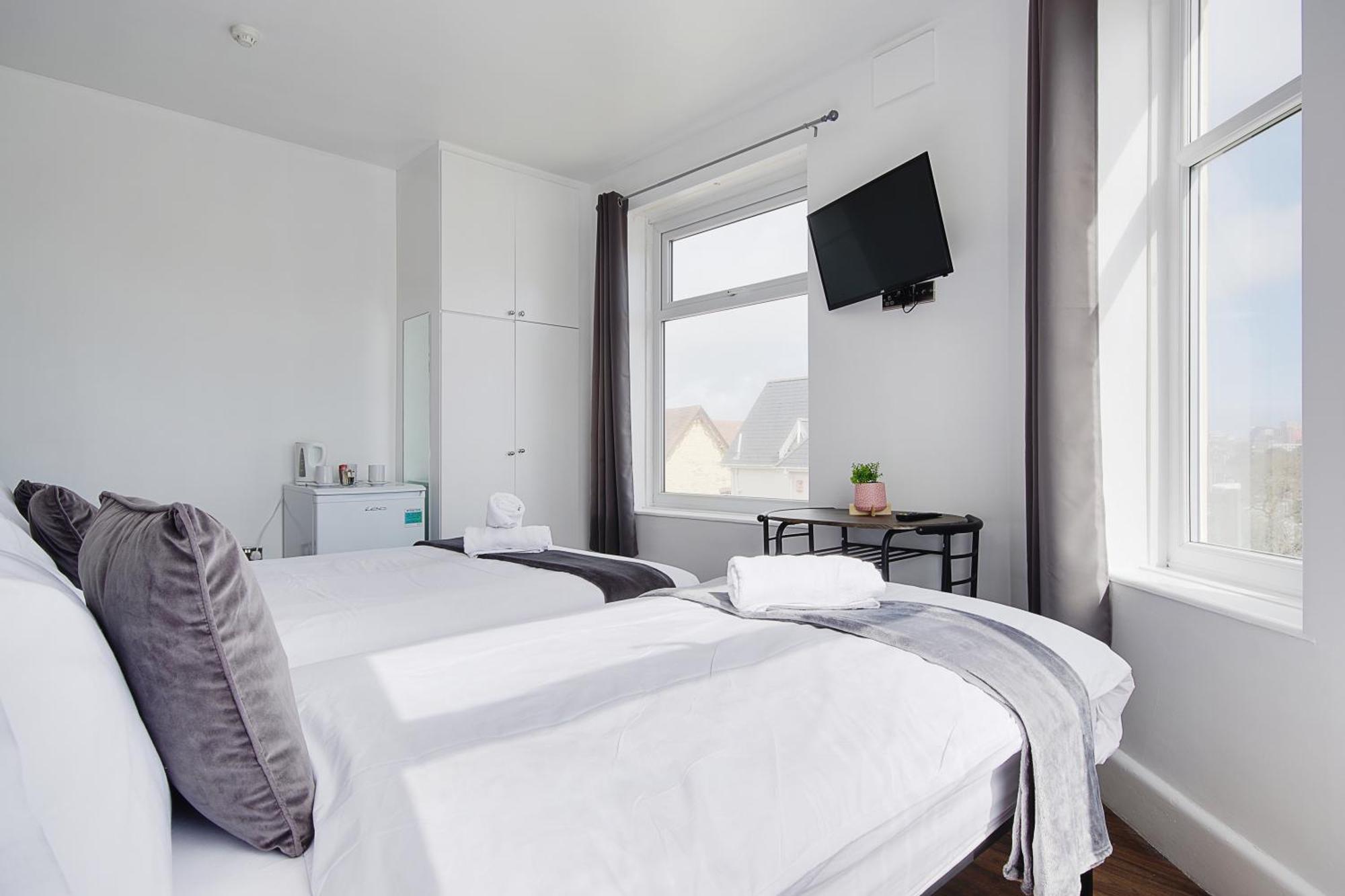 Azure Beach Hotel Борнмът Екстериор снимка