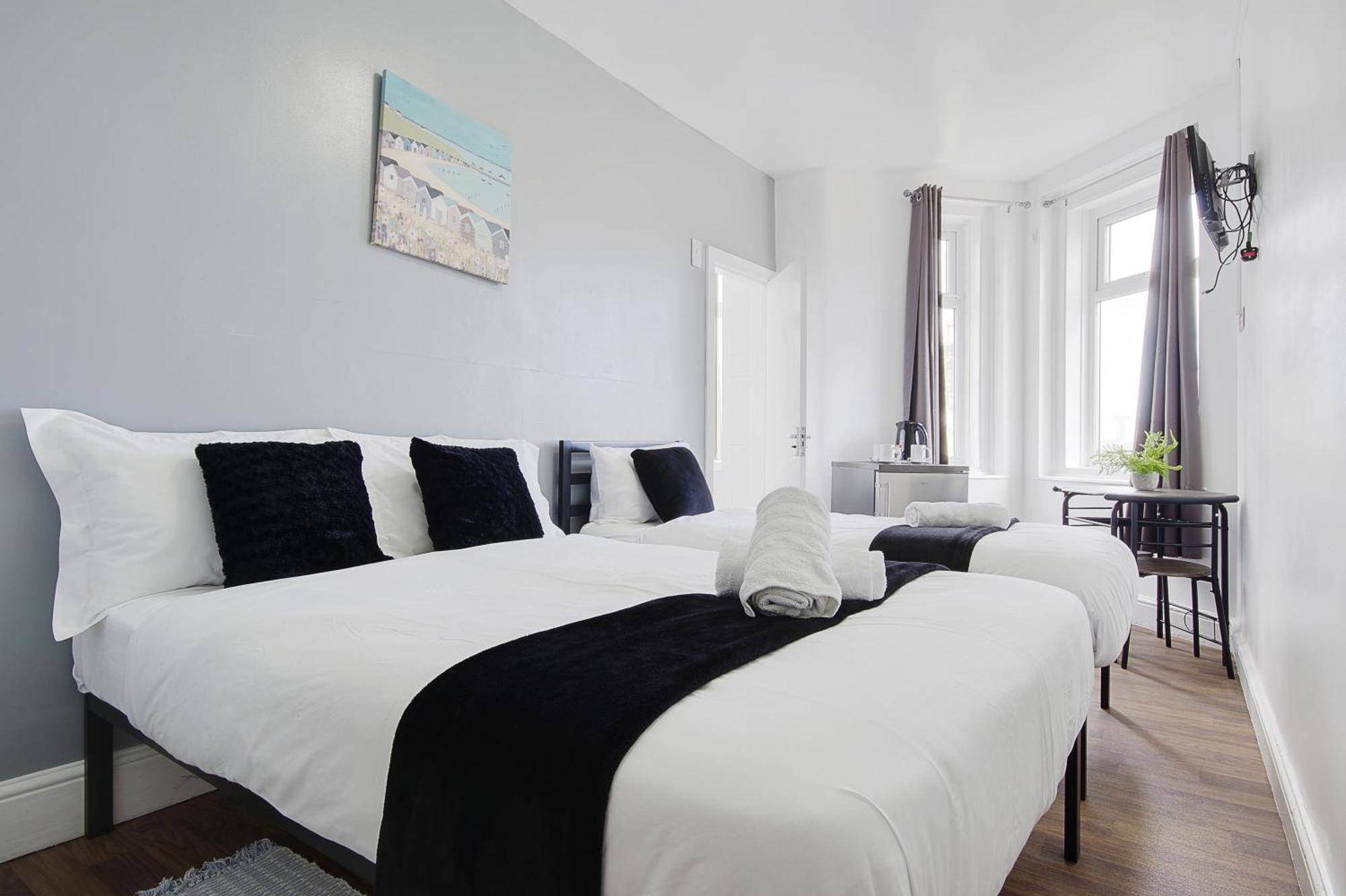 Azure Beach Hotel Борнмът Екстериор снимка