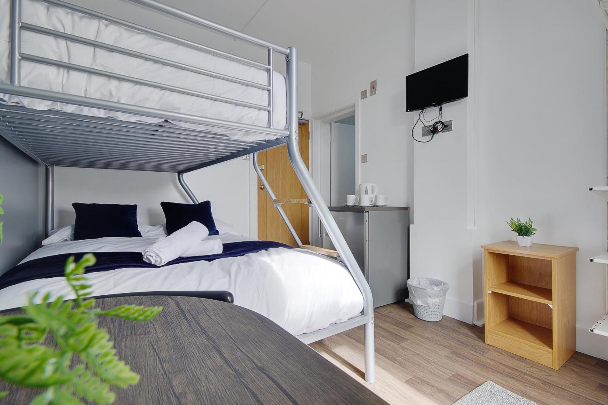 Azure Beach Hotel Борнмът Екстериор снимка
